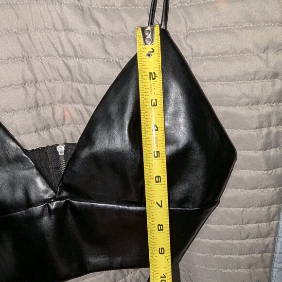 New House of Harlow 1960 Black Vegan Leather Spaghetti Strap Top Size 8 - Picture 3 of 8
